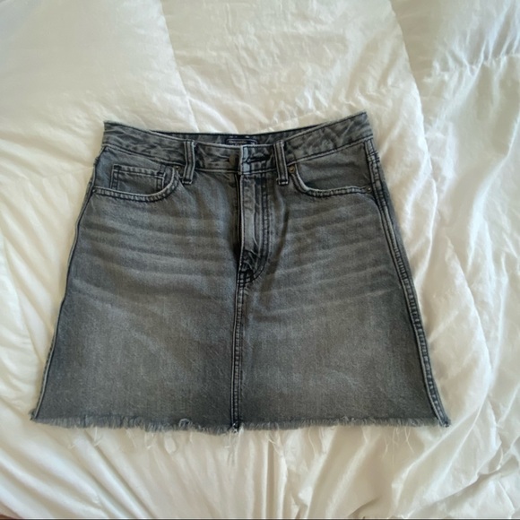 BLACK WASH DENIM SKIRT - Picture 2 of 8